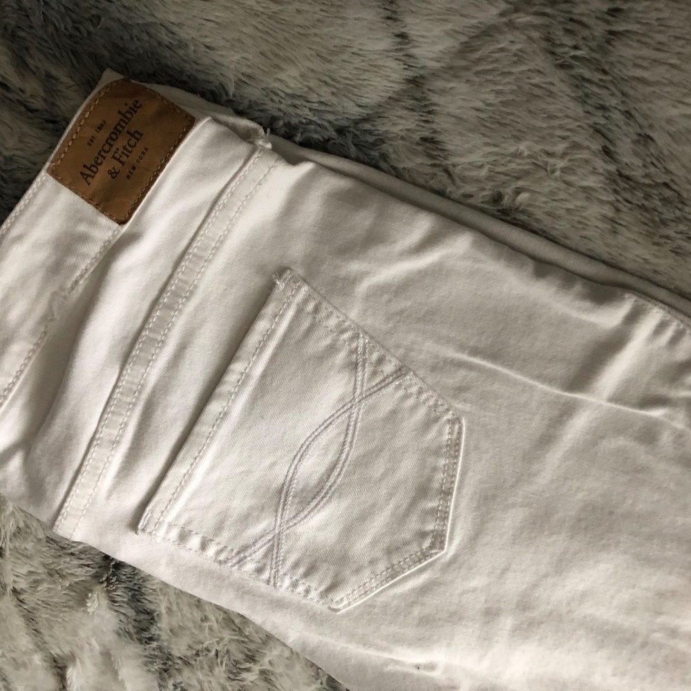 White skinny jeans